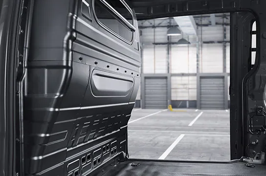 Перегородка между пассажирским и грузовым отсеками